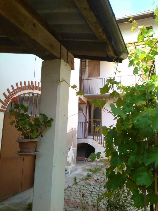 Casa Aromi Ed Arte Casa de hóspedes Asti Exterior foto